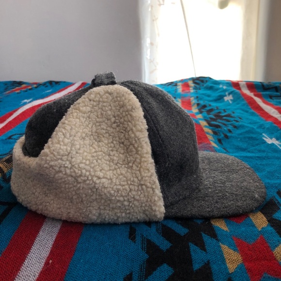 Old fashioned winter cap - Picture 3 of 4